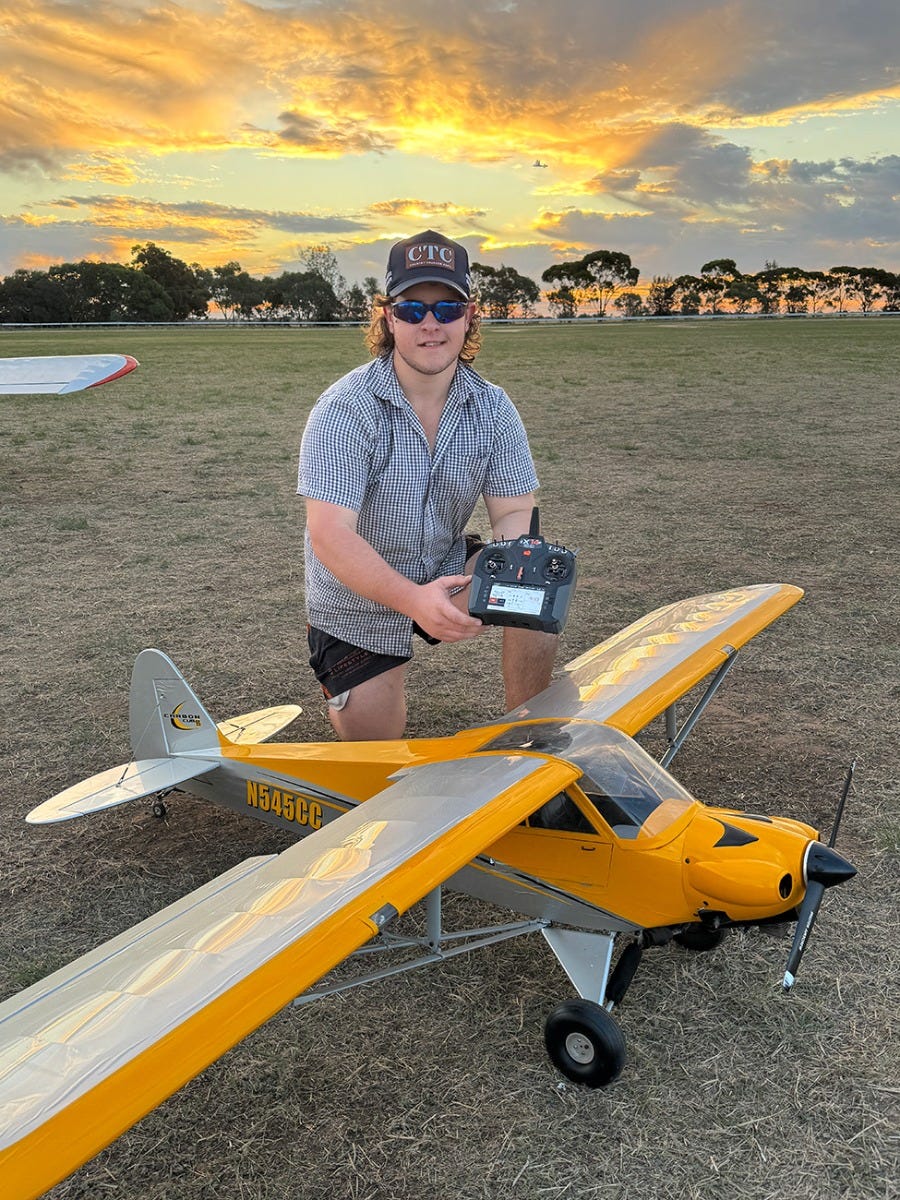 Hangar 9 Carbon Cub with Spektrum iX14 SE radio